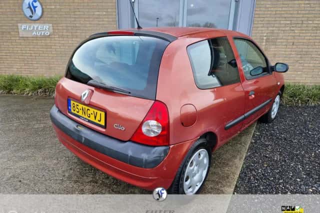 Renault Clio (2003) thumbnail 2