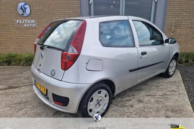 Fiat Punto (2004) thumbnail 2