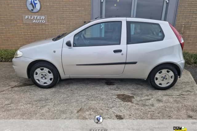 Fiat Punto (2004) thumbnail 3