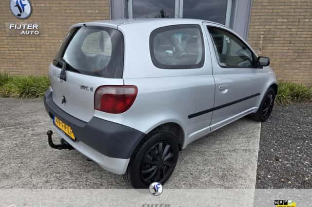 Toyota Yaris (2000) thumbnail 2