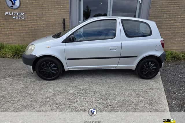 Toyota Yaris (2000) thumbnail 3