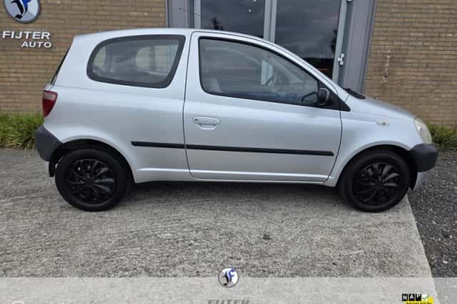 Toyota Yaris (2000) thumbnail 4