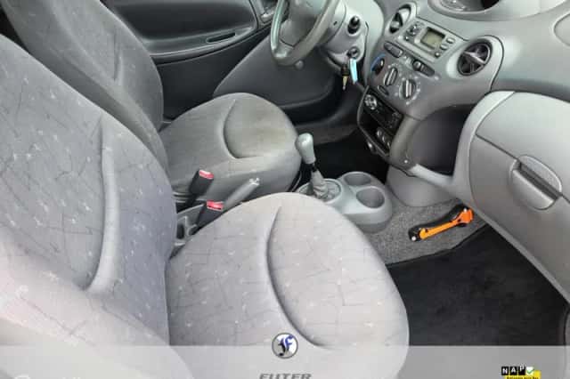 Toyota Yaris (2000) thumbnail 5