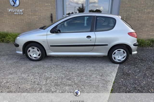 Peugeot 206 (2003) thumbnail 3