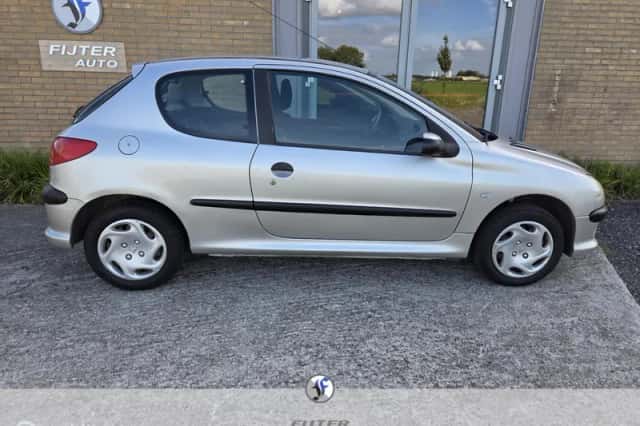 Peugeot 206 (2003) thumbnail 4