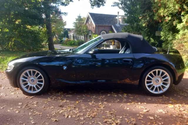 BMW Z4 (2005) thumbnail 3