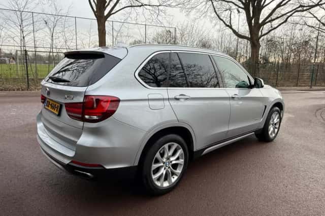 BMW X5 (2015) thumbnail 6