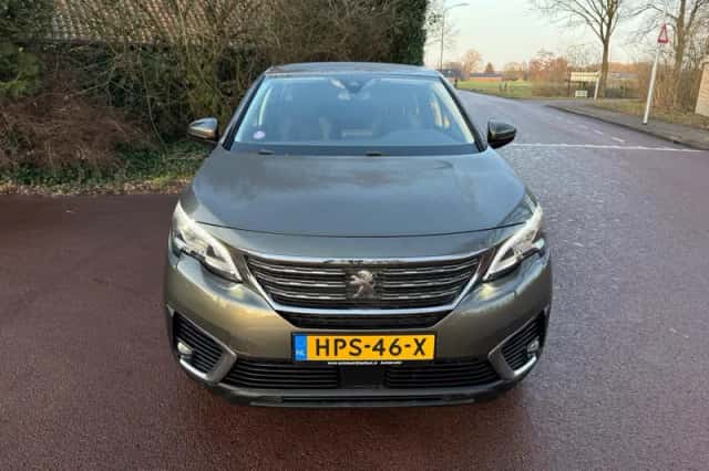 Peugeot 5008 (2020) thumbnail 2
