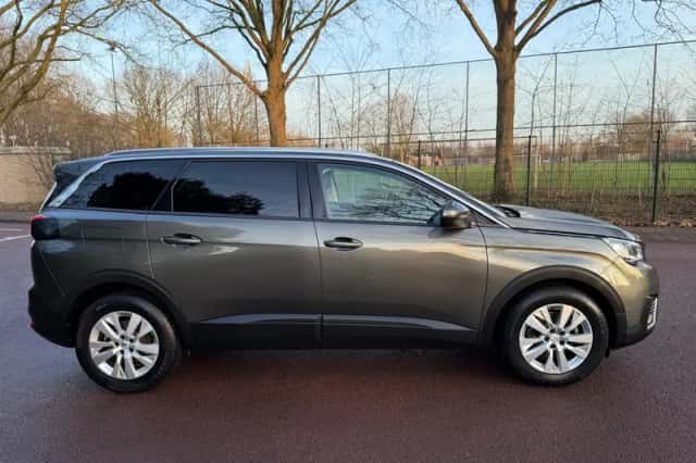 Peugeot 5008 (2020) thumbnail 3