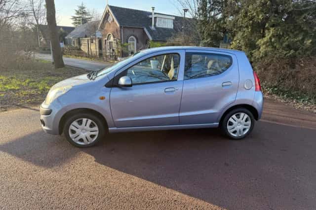 Nissan Pixo (2010) thumbnail 3