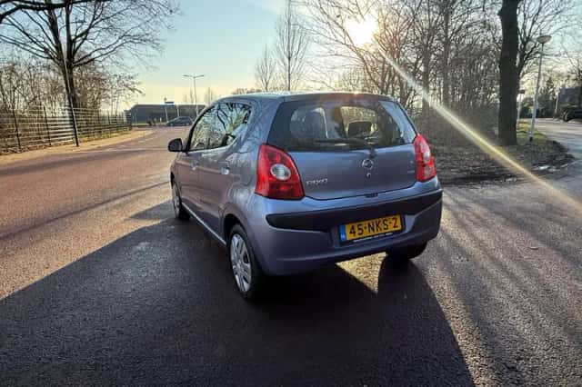 Nissan Pixo (2010) thumbnail 4