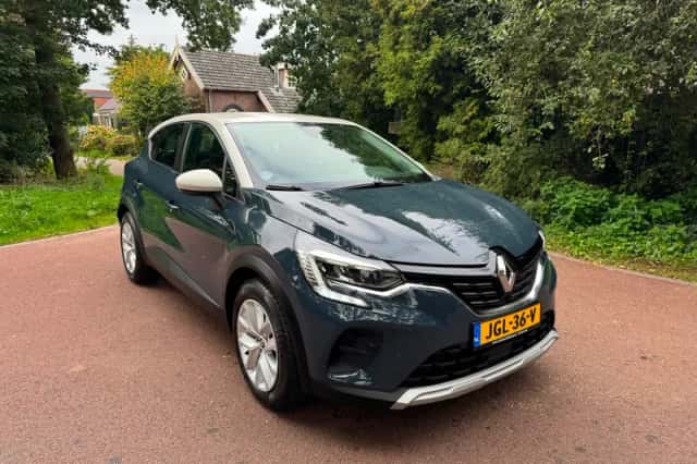 Renault Captur (2022) thumbnail 3