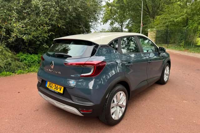 Renault Captur (2022) thumbnail 5