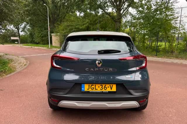 Renault Captur (2022) thumbnail 6