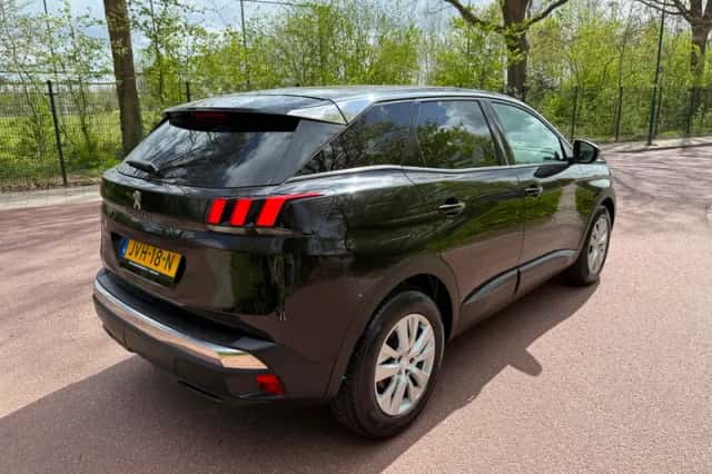 Peugeot 3008 (2019) thumbnail 3