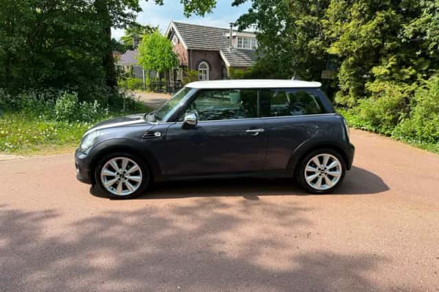 MINI Cooper (2013) thumbnail 3