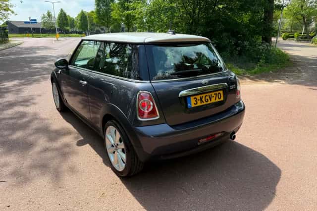 MINI Cooper (2013) thumbnail 4