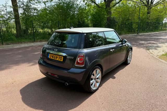 MINI Cooper (2013) thumbnail 6