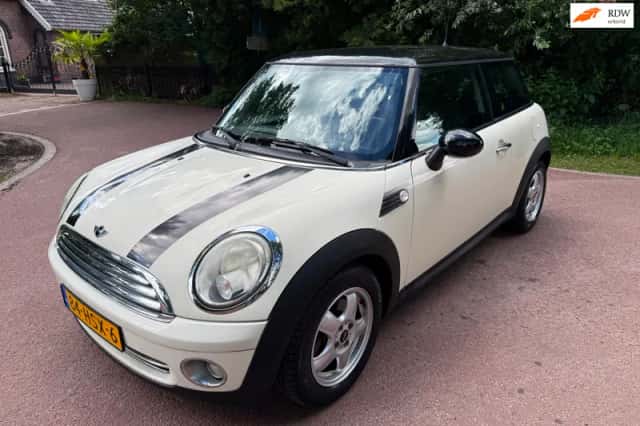 MINI Cooper (2009) thumbnail 1