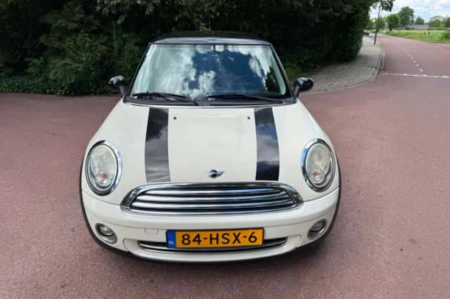 MINI Cooper (2009) thumbnail 2