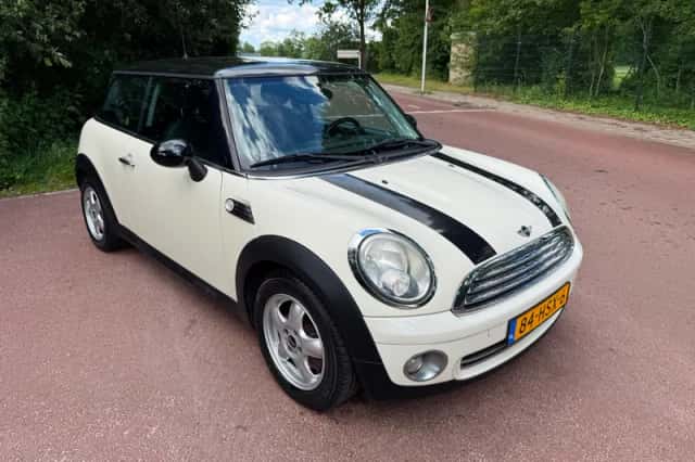 MINI Cooper (2009) thumbnail 3