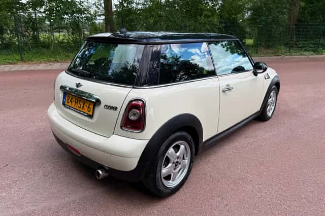 MINI Cooper (2009) thumbnail 5