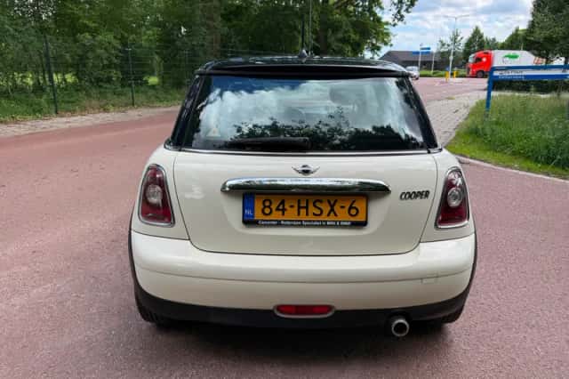 MINI Cooper (2009) thumbnail 6