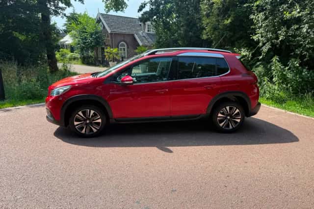 Peugeot 2008 (2018) thumbnail 3