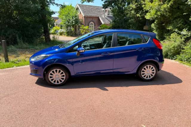 Ford Fiesta (2014) thumbnail 3