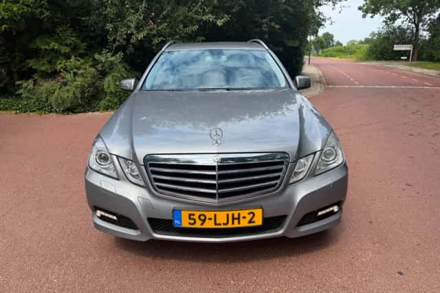Mercedes-Benz E-Klasse (2010) thumbnail 2