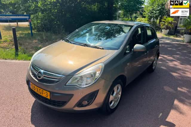 Opel Corsa (2012) thumbnail 1