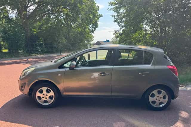 Opel Corsa (2012) thumbnail 3