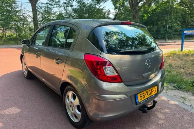 Opel Corsa (2012) thumbnail 4