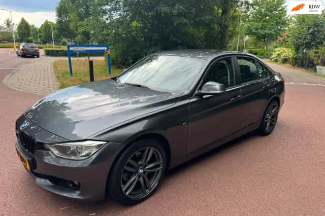 BMW 3-Serie (2012) thumbnail 1
