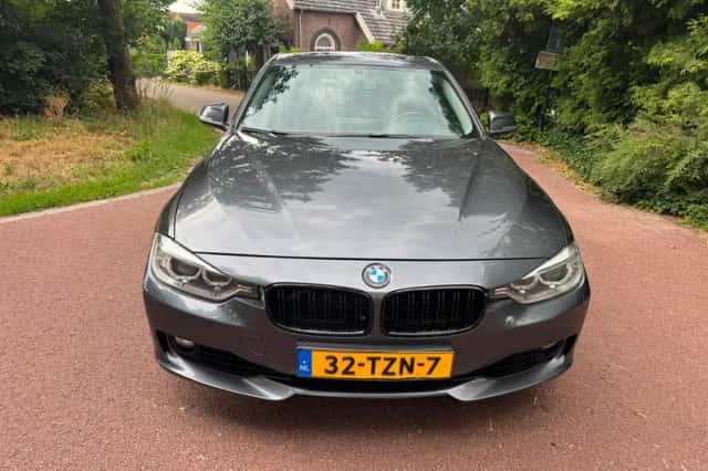BMW 3-Serie (2012) thumbnail 2