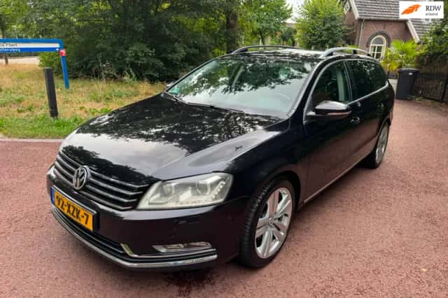 Volkswagen Passat (2011) thumbnail 1