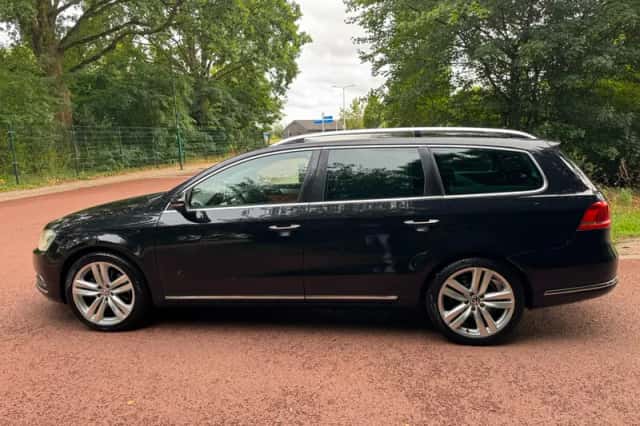 Volkswagen Passat (2011) thumbnail 3