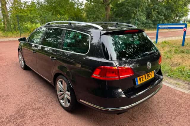 Volkswagen Passat (2011) thumbnail 4