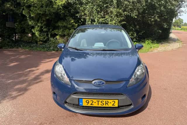 Ford Fiesta (2012) thumbnail 2