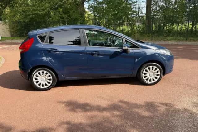 Ford Fiesta (2012) thumbnail 4