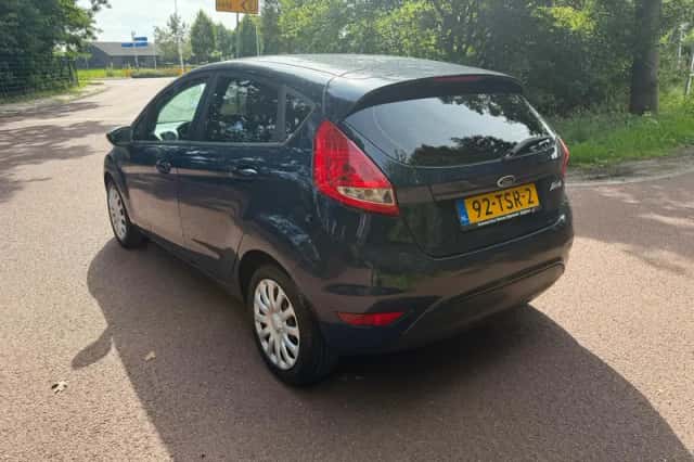 Ford Fiesta (2012) thumbnail 5