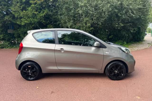 Kia Picanto (2012) thumbnail 4