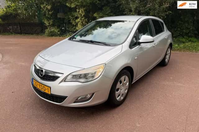 Opel Astra (2012) thumbnail 1
