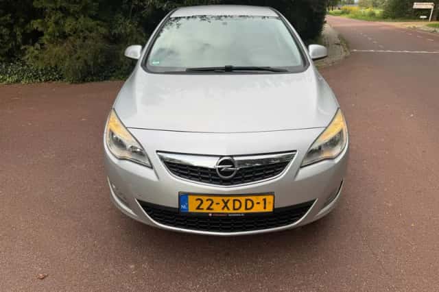 Opel Astra (2012) thumbnail 2