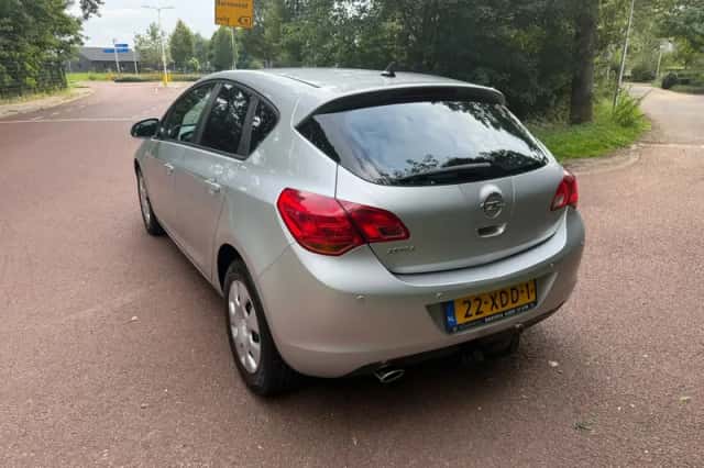 Opel Astra (2012) thumbnail 5
