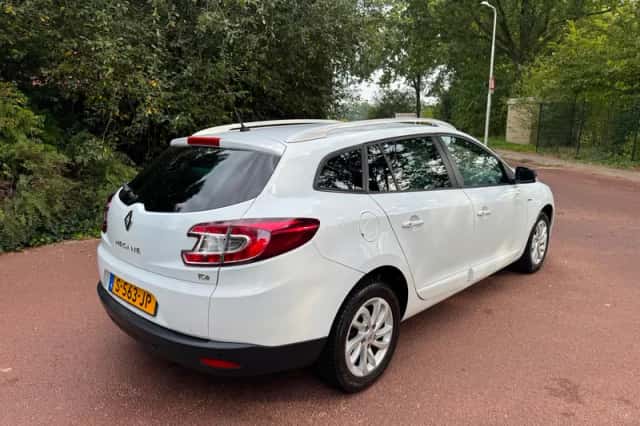 Renault Mégane (2015) thumbnail 5