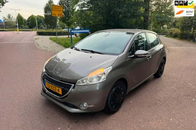 Peugeot 208 (2012) thumbnail 1