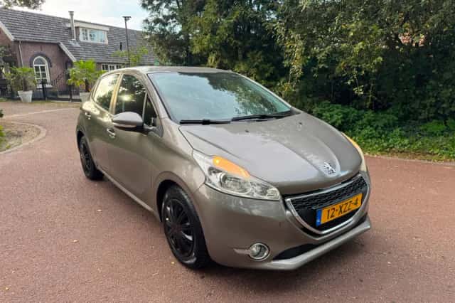 Peugeot 208 (2012) thumbnail 3