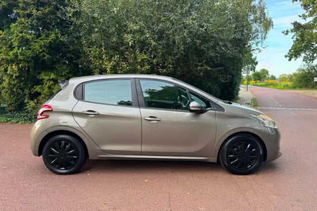 Peugeot 208 (2012) thumbnail 4
