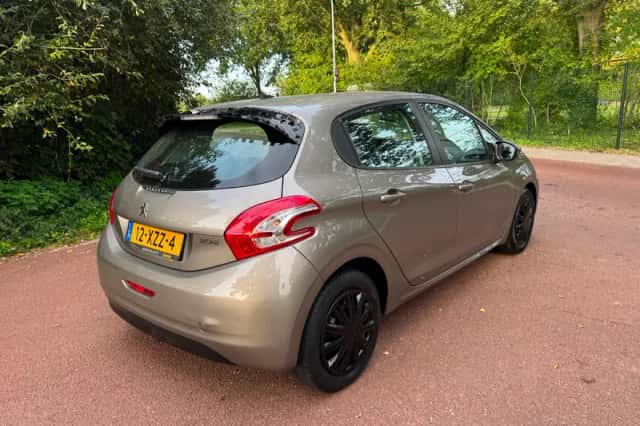Peugeot 208 (2012) thumbnail 5